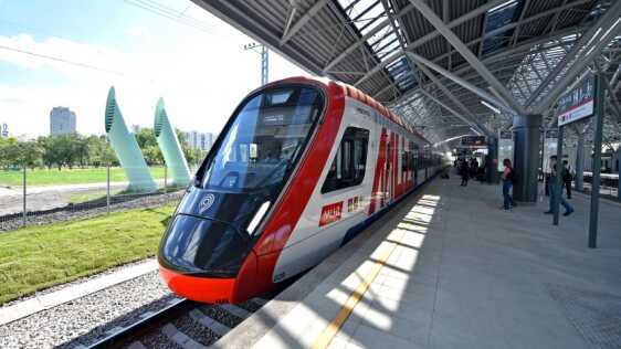 В Москве открыли новую станцию МЦД-1 «Славянский бульвар»
