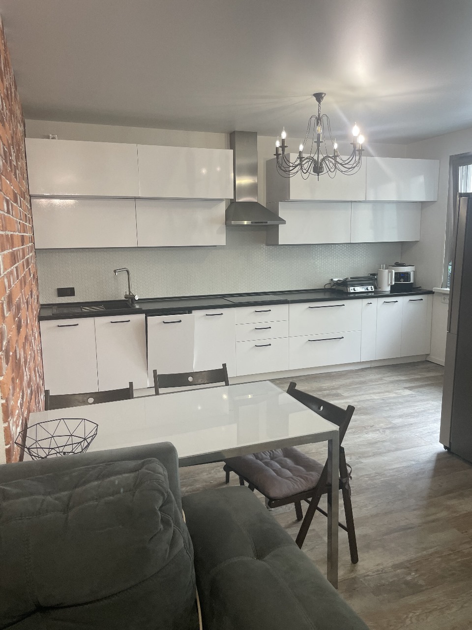 3 комн. квартира, 93 м², 3 этаж  (из 17)