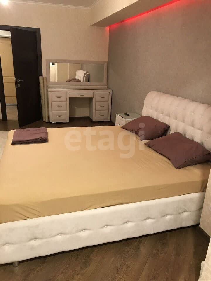 2 комн. квартира, 54.3 м², 15 этаж 