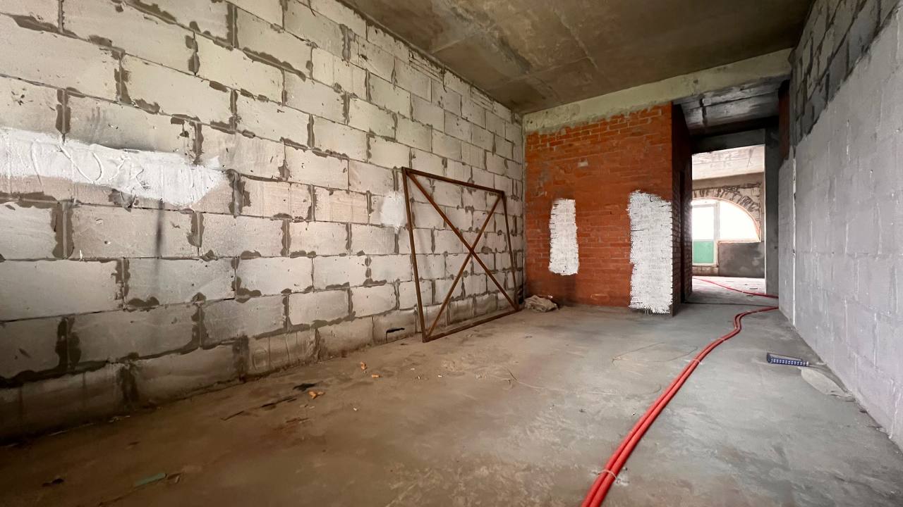 2 комн. квартира, 85.3 м², 1 этаж  (из 4)