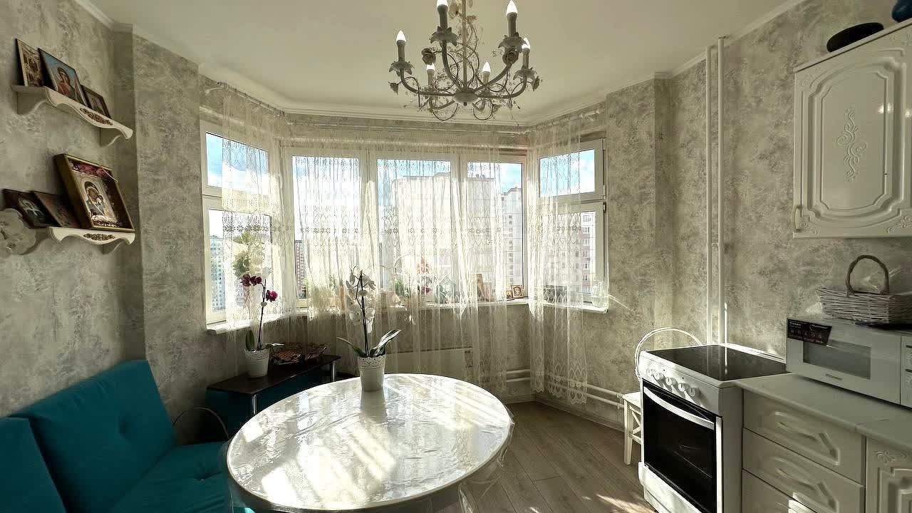 2 комн. квартира, 60.2 м², 15 этаж 