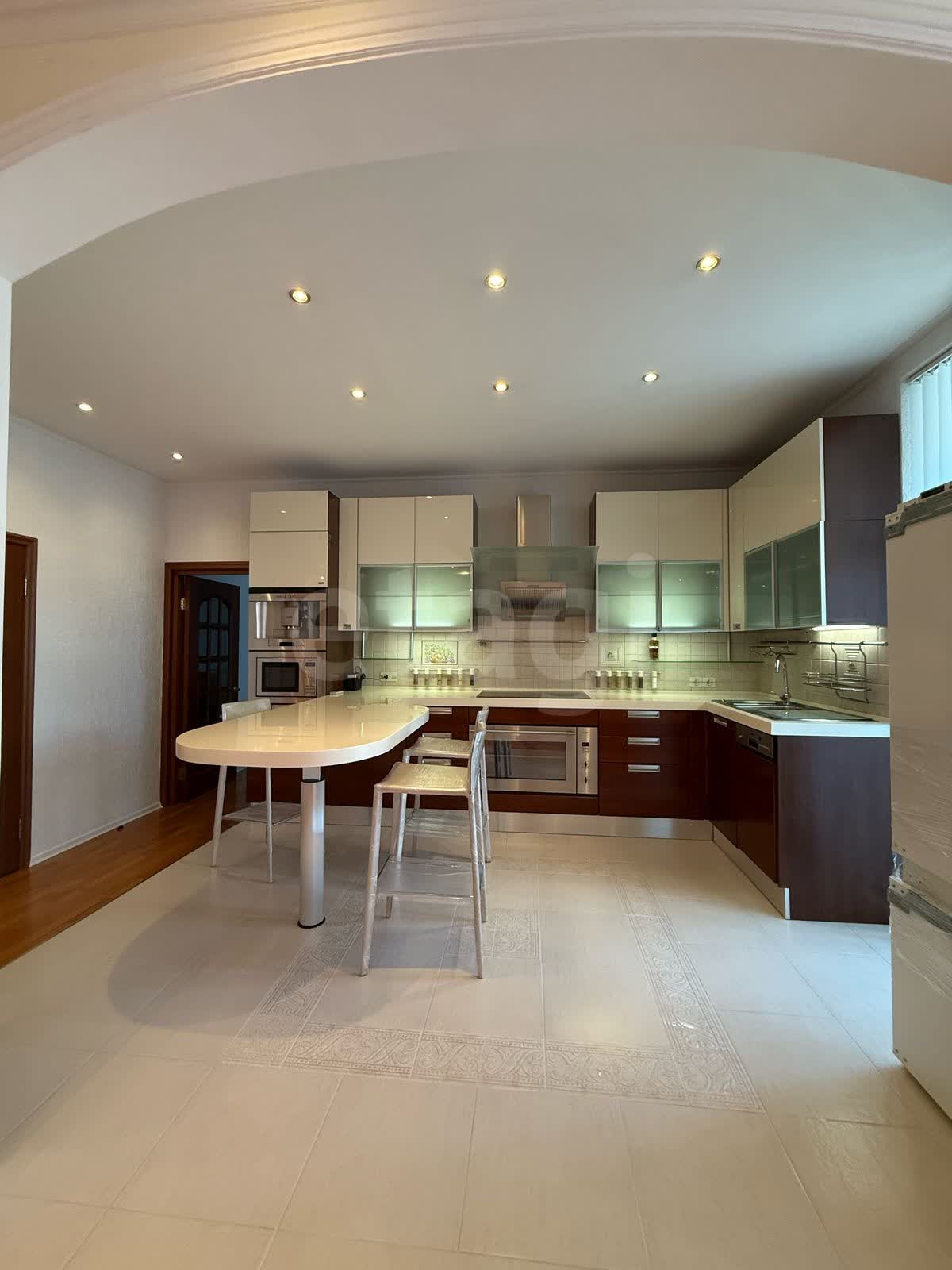 3 комн. квартира, 107.2 м², 4 этаж 