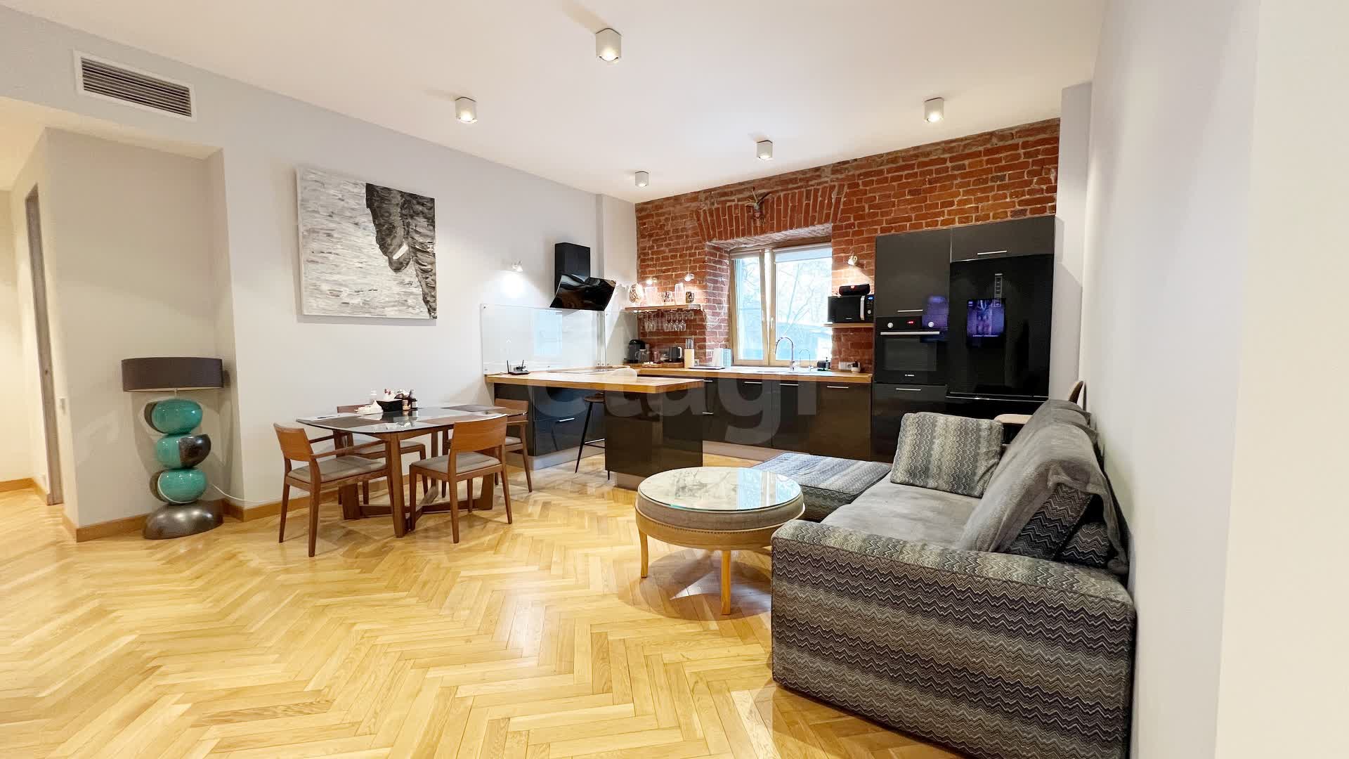 3 комн. квартира, 93 м², 1 этаж 
