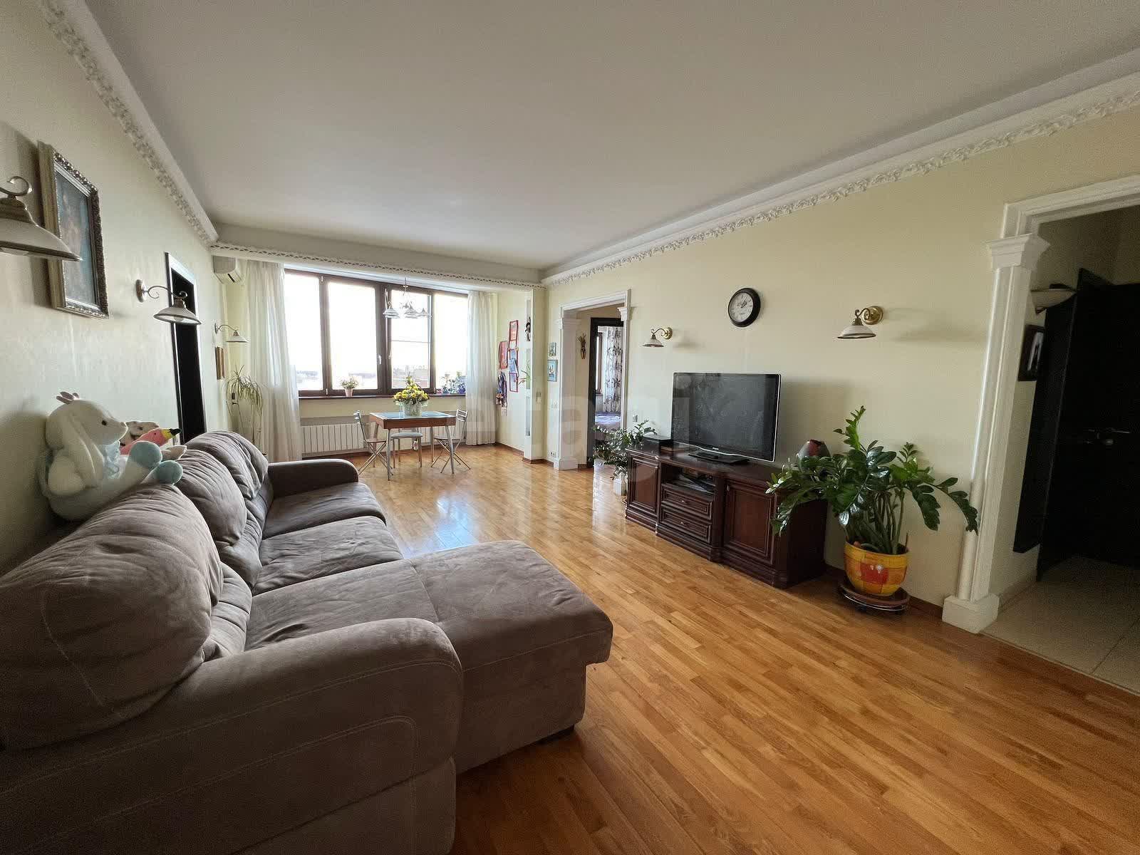 2 комн. квартира, 70 м², 10 этаж 