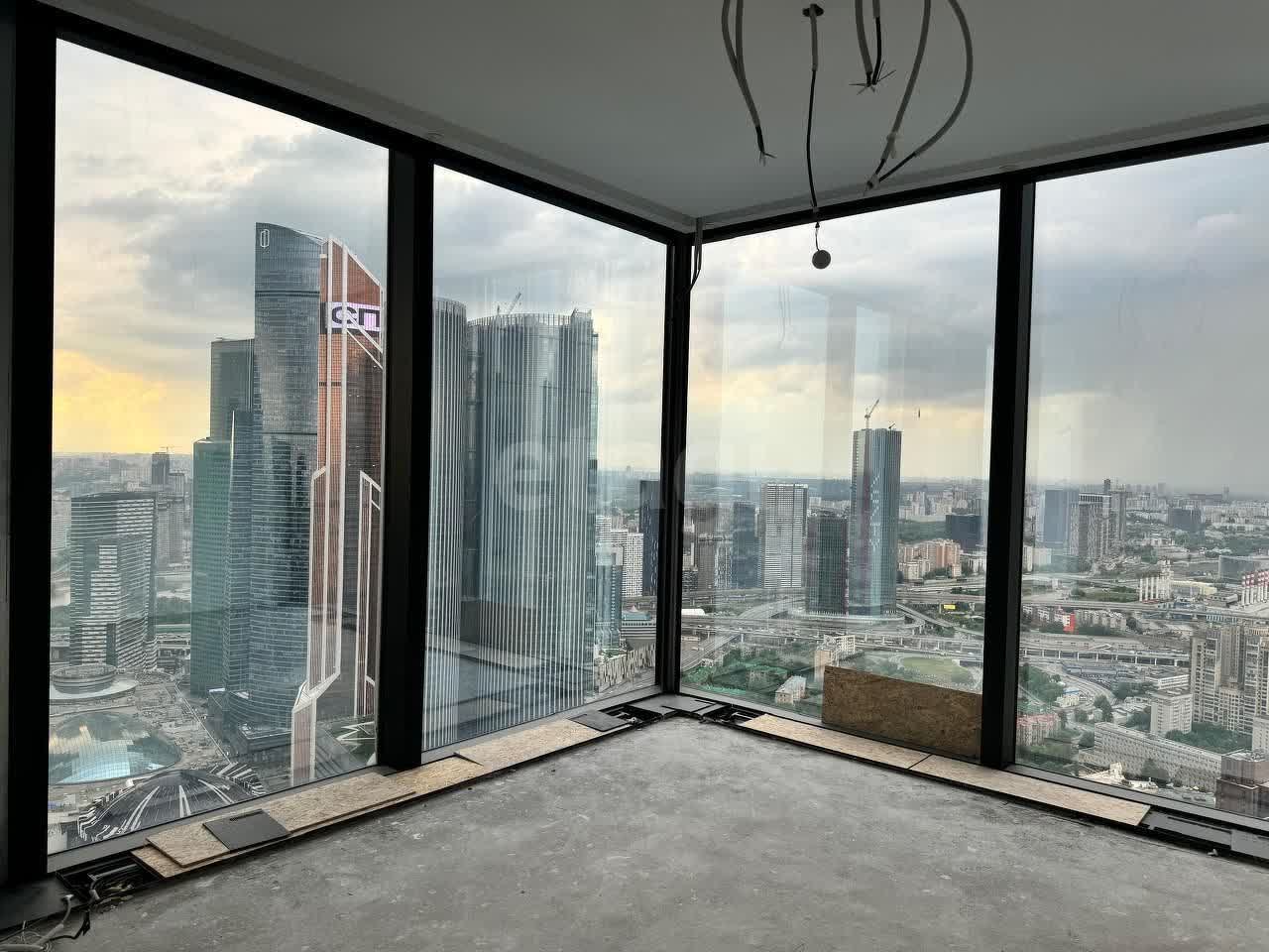 2 комн. квартира, 68 м², 55 этаж 