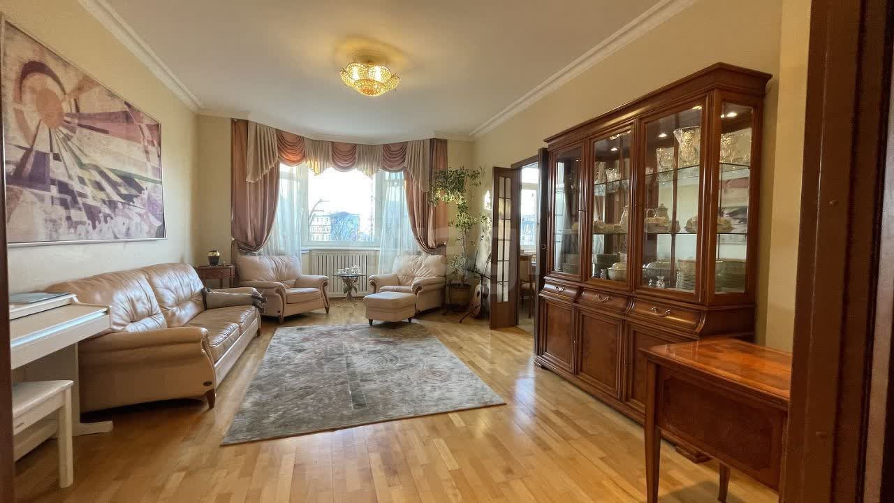 4 комн. квартира, 130 м², 4 этаж 