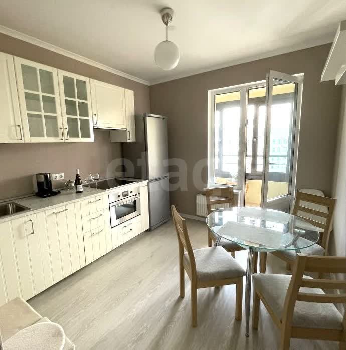 1 комн. квартира, 37.7 м², 23 этаж 