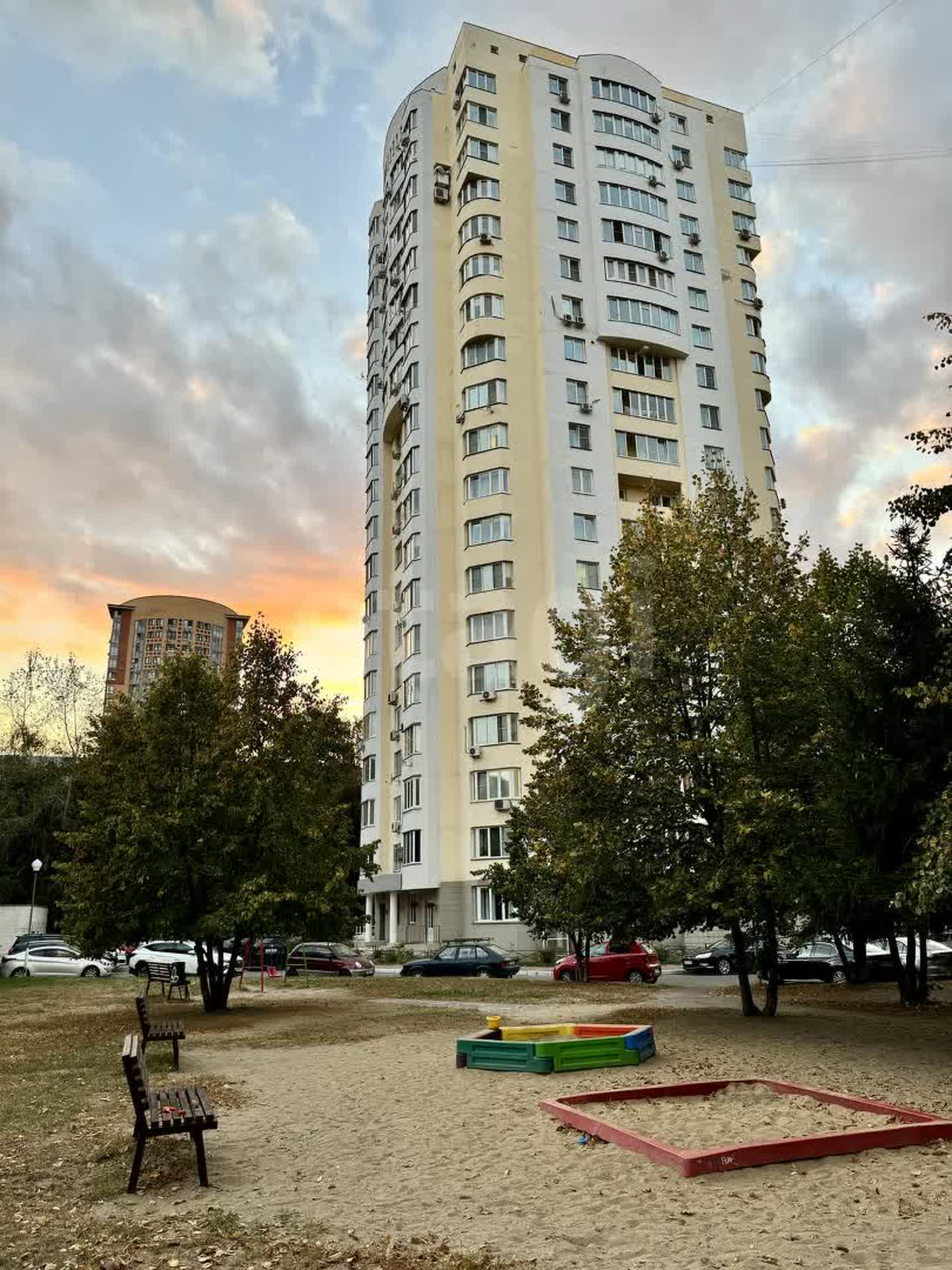 3 комн. квартира, 87 м², 2 этаж 