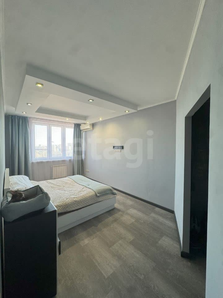 2 комн. квартира, 77.7 м², 18 этаж 