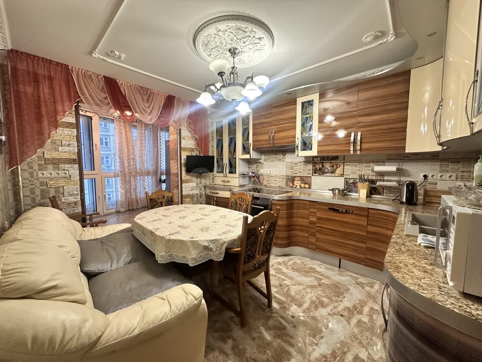 2 комн. квартира, 90 м², 14 этаж 