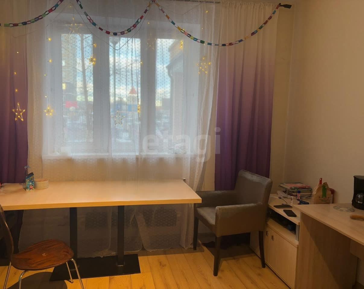 3 комн. квартира, 109 м², 1 этаж 