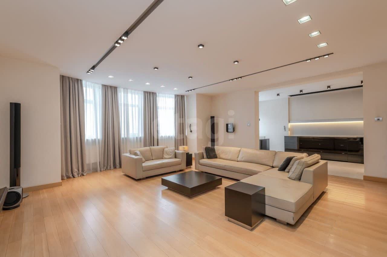 3 комн. квартира, 135 м², 10 этаж 