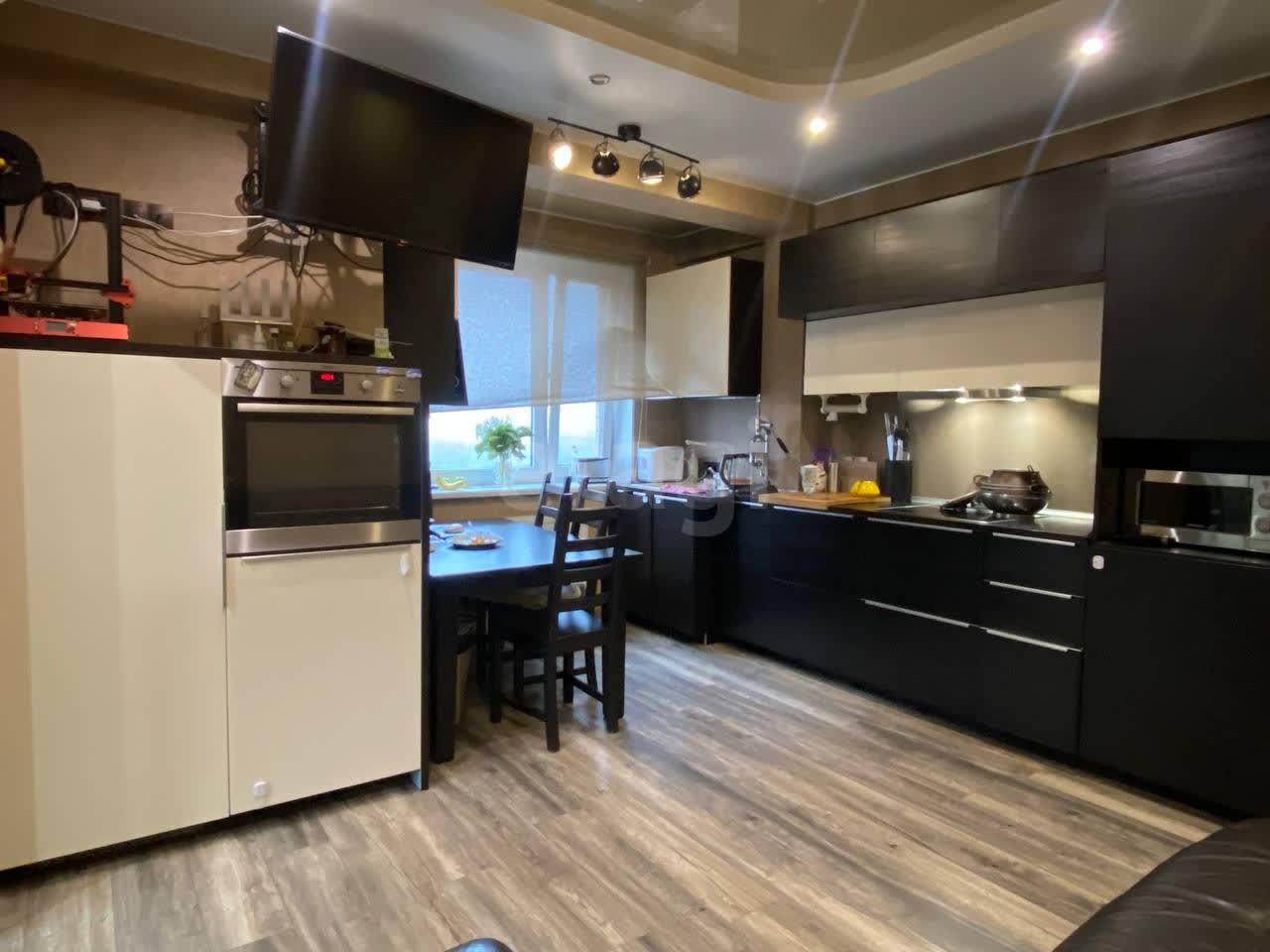 2 комн. квартира, 56.4 м², 16 этаж 