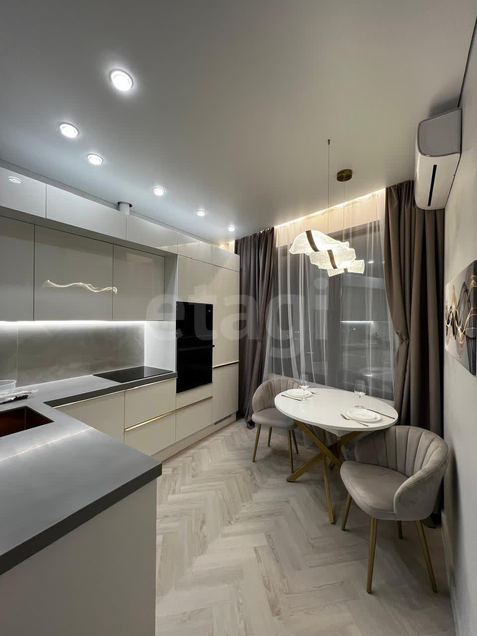 1 комн. квартира, 30.7 м², 19 этаж 