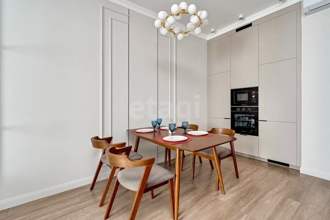 2 комн. квартира, 82 м², 10 этаж 