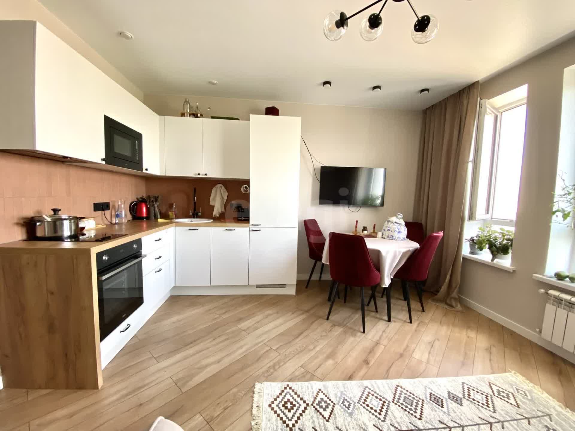 2 комн. квартира, 46 м², 21 этаж 