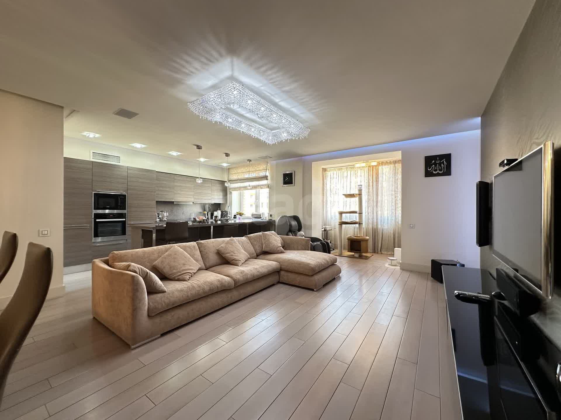 4 комн. квартира, 160 м², 13 этаж 