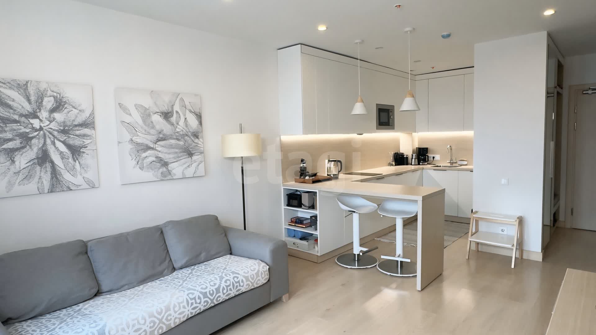 2 комн. квартира, 42 м², 24 этаж 