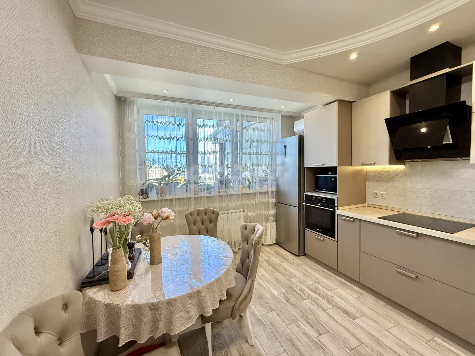 2 комн. квартира, 65.5 м², 15 этаж 