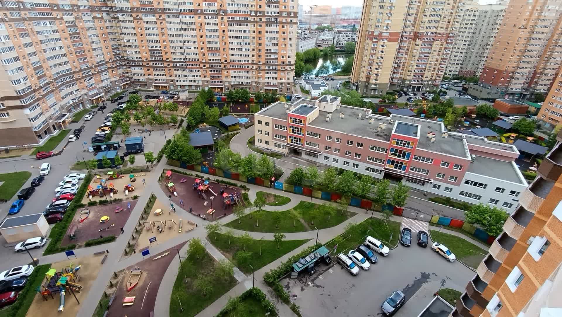 2 комн. квартира, 60 м², 14 этаж 