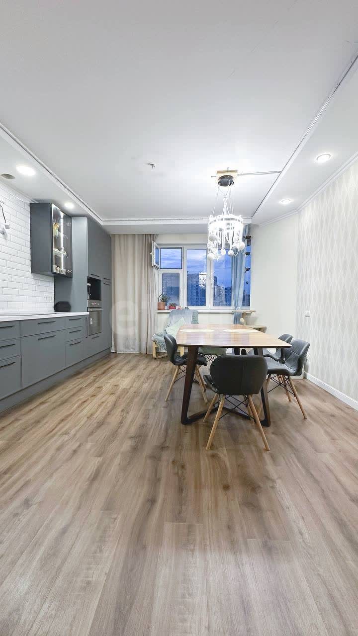 3 комн. квартира, 131 м², 14 этаж 